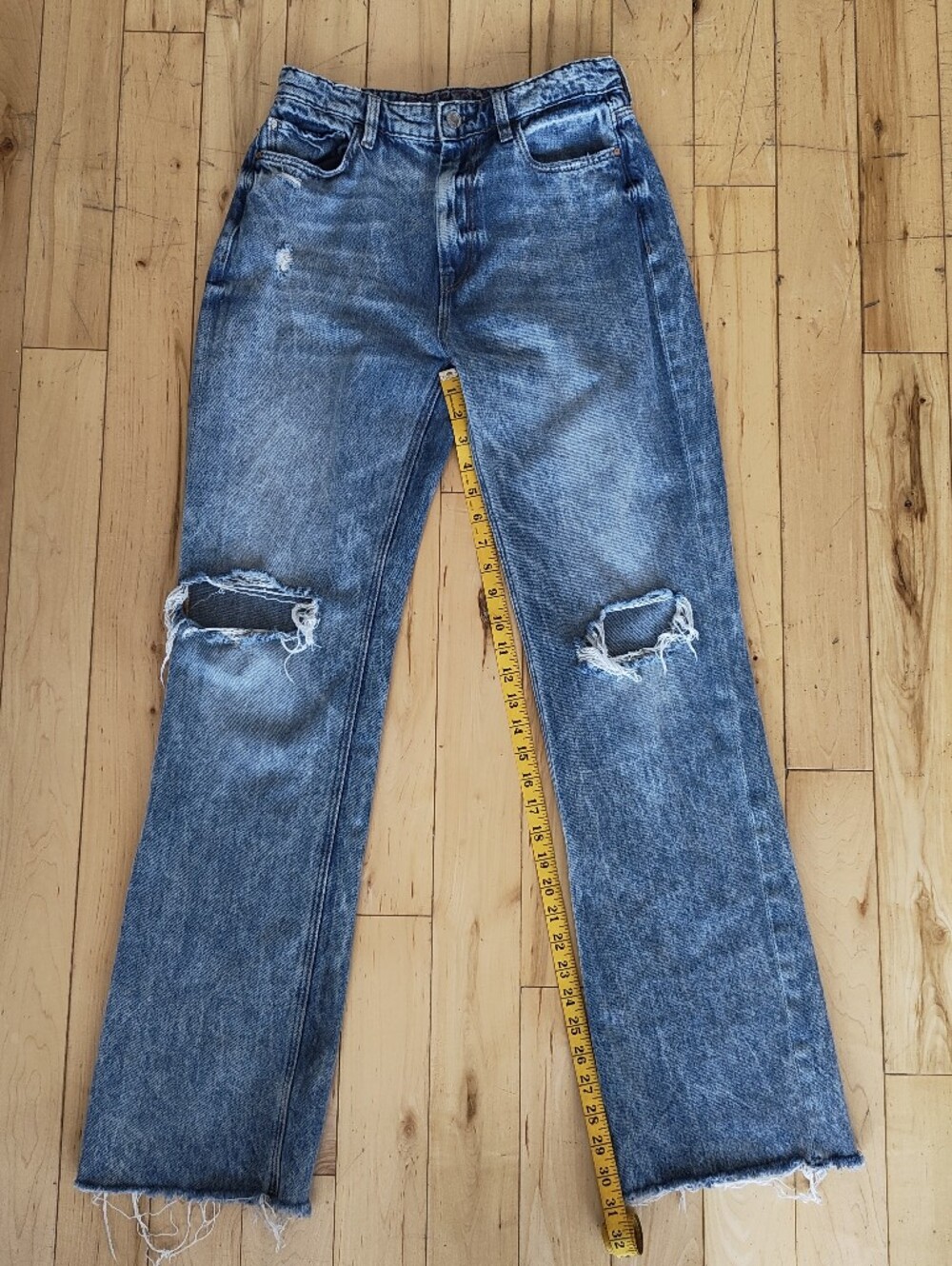 Guess Jeans - Picture 4 of 10